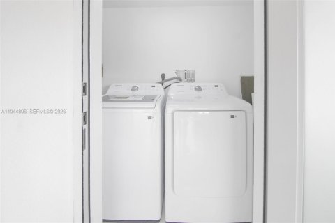 Casa en venta en Miami, Florida, 3 dormitorios, 169.36 m2 № 2002941 - foto 19