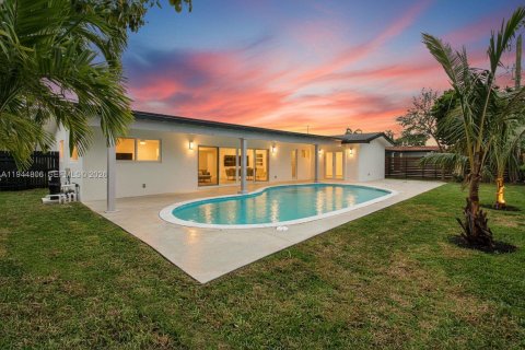 Casa en Miami, Florida 3 dormitorios, 169.36 m2 № 2002941