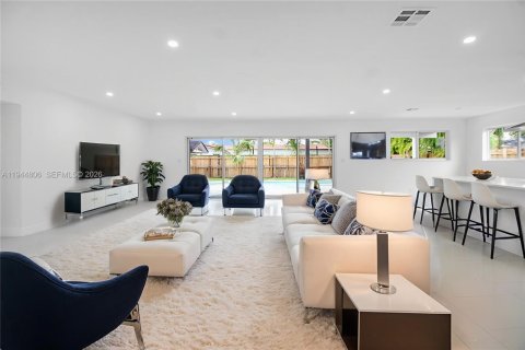 Casa en venta en Miami, Florida, 3 dormitorios, 169.36 m2 № 2002941 - foto 5