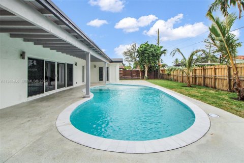 Casa en venta en Miami, Florida, 3 dormitorios, 169.36 m2 № 2002941 - foto 17