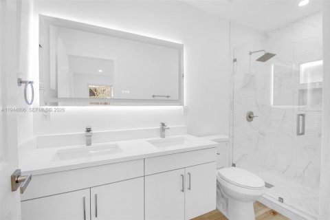 Casa en venta en Miami, Florida, 3 dormitorios, 169.36 m2 № 2002941 - foto 13