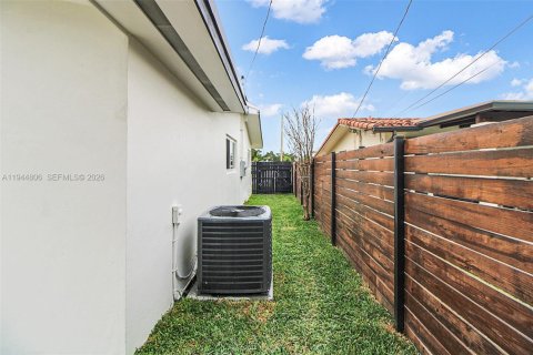 Casa en venta en Miami, Florida, 3 dormitorios, 169.36 m2 № 2002941 - foto 21