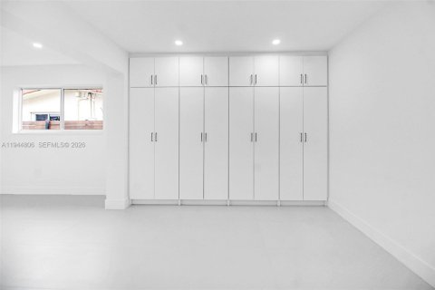 Casa en venta en Miami, Florida, 3 dormitorios, 169.36 m2 № 2002941 - foto 23