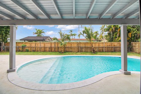 Casa en venta en Miami, Florida, 3 dormitorios, 169.36 m2 № 2002941 - foto 11