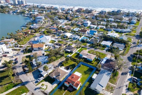 House in Redington Beach, Florida 2 bedrooms, 102.01 sq.m. № 1716845 - photo 2
