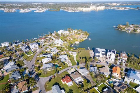 House in Redington Beach, Florida 2 bedrooms, 102.01 sq.m. № 1716845 - photo 10