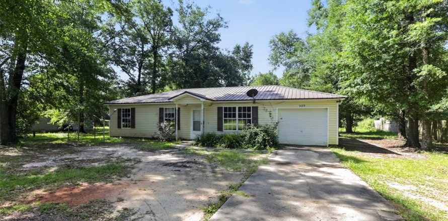 House in Greenwood, Florida 3 bedrooms, 110.65 sq.m. № 2167106