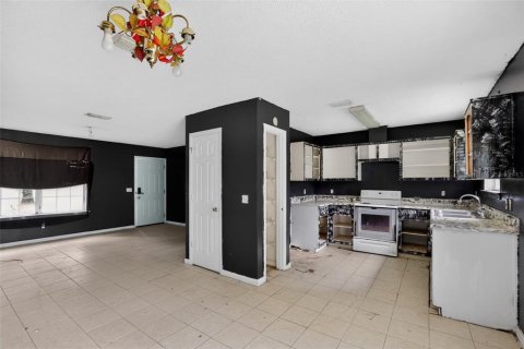 House in Greenwood, Florida 3 bedrooms, 110.65 sq.m. № 2167106 - photo 5