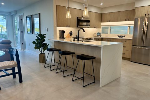 Condo in Sarasota, Florida, 2 bedrooms  № 1997878 - photo 4