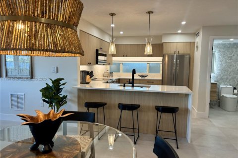 Condo in Sarasota, Florida, 2 bedrooms  № 1997878 - photo 7