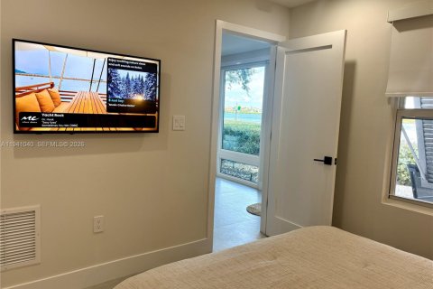 Condo in Sarasota, Florida, 2 bedrooms  № 1997878 - photo 19