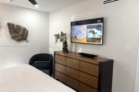 Condo in Sarasota, Florida, 2 bedrooms  № 1997878 - photo 9