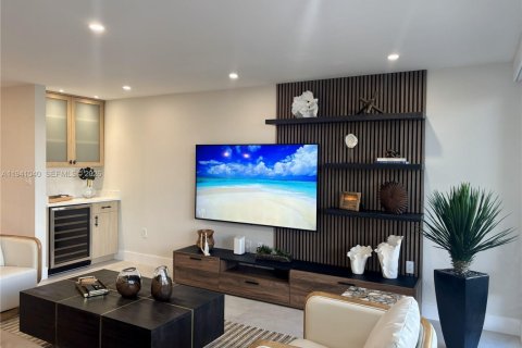 Condo in Sarasota, Florida, 2 bedrooms  № 1997878 - photo 6