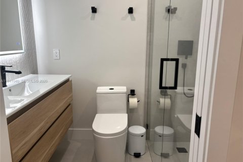 Condo in Sarasota, Florida, 2 bedrooms  № 1997878 - photo 13