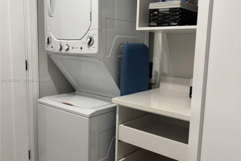 Condo in Sarasota, Florida, 2 bedrooms  № 1997878 - photo 20