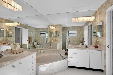 Villa ou maison à vendre à Tamarac, Floride: 3 chambres, 209.49 m2 № 2082405 - photo 12