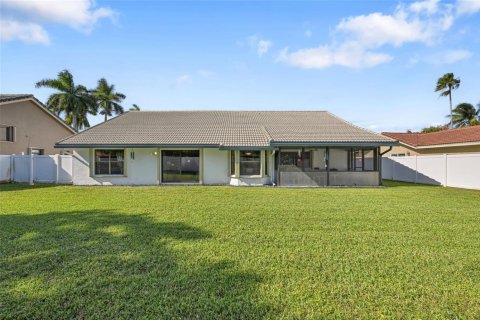 Villa ou maison à vendre à Tamarac, Floride: 3 chambres, 209.49 m2 № 2082405 - photo 6