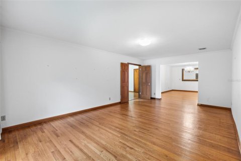 Casa en venta en Gainesville, Florida, 4 dormitorios, 318.19 m2 № 1884372 - foto 9