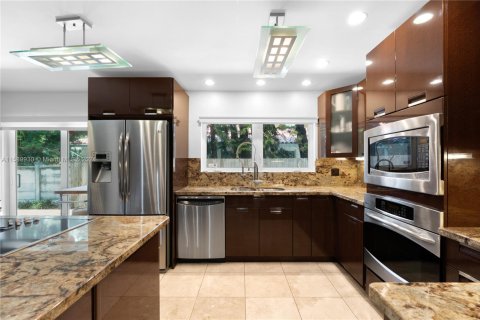 House in Golden Beach, Florida 4 bedrooms, 364.18 sq.m. № 1669686 - photo 7