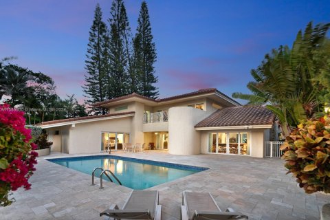 House in Golden Beach, Florida 4 bedrooms, 364.18 sq.m. № 1669686 - photo 1