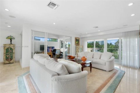 House in Golden Beach, Florida 4 bedrooms, 364.18 sq.m. № 1669686 - photo 18