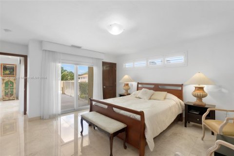 House in Golden Beach, Florida 4 bedrooms, 364.18 sq.m. № 1669686 - photo 29