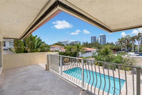 House in Golden Beach, Florida 4 bedrooms, 364.18 sq.m. № 1669686 - photo 24