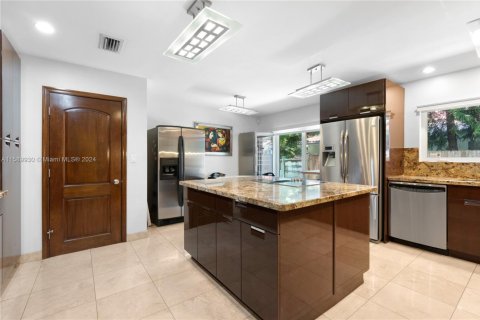 House in Golden Beach, Florida 4 bedrooms, 364.18 sq.m. № 1669686 - photo 28