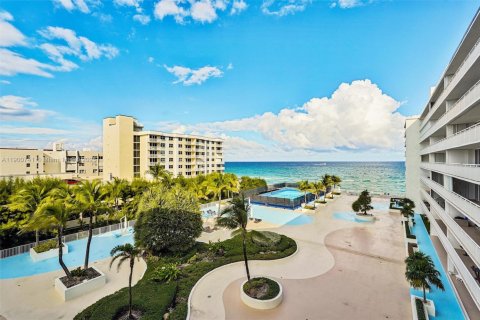 Condo in South Palm Beach, Florida, 2 bedrooms  № 1955690 - photo 16