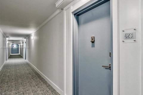 Condo in South Palm Beach, Florida, 2 bedrooms  № 1955690 - photo 21