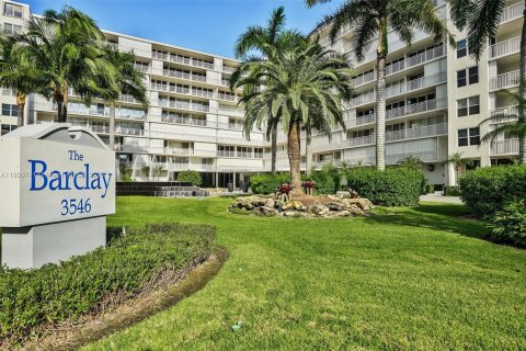 Condo in South Palm Beach, Florida, 2 bedrooms  № 1955690 - photo 19