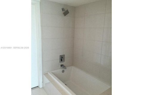 Copropriété à vendre à Miami, Floride: 1 chambre, 81.48 m2 № 2256745 - photo 4