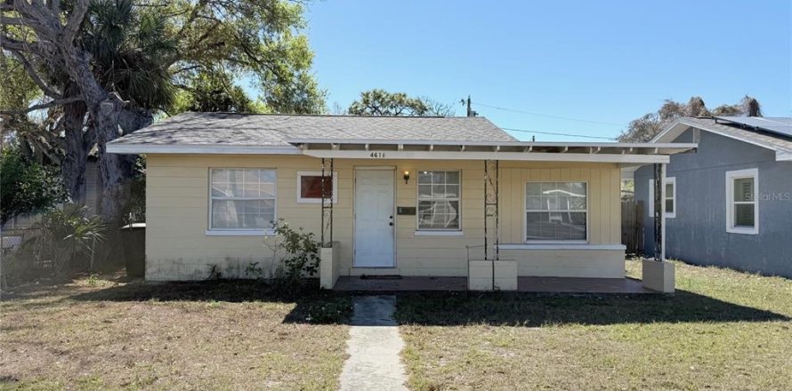 House in Saint Petersburg, Florida 2 bedrooms, 85.56 sq.m. № 2147954
