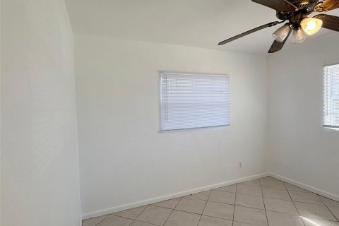 House in Saint Petersburg, Florida 2 bedrooms, 85.56 sq.m. № 2147954 - photo 8