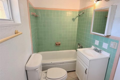 House in Saint Petersburg, Florida 2 bedrooms, 85.56 sq.m. № 2147954 - photo 11