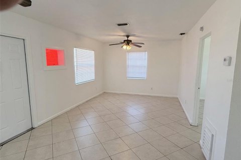 House in Saint Petersburg, Florida 2 bedrooms, 85.56 sq.m. № 2147954 - photo 2
