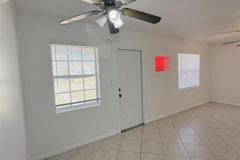 House in Saint Petersburg, Florida 2 bedrooms, 85.56 sq.m. № 2147954 - photo 4