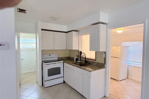 House in Saint Petersburg, Florida 2 bedrooms, 85.56 sq.m. № 2147954 - photo 6