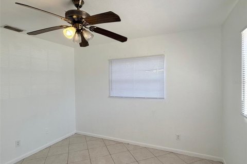 House in Saint Petersburg, Florida 2 bedrooms, 85.56 sq.m. № 2147954 - photo 9