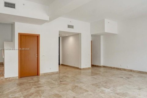 Снять в аренду кондоминиум в Серфсайд, Флорида 4 спальни, 283.91м2, № 1958786 - фото 5