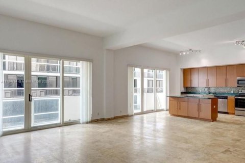 Снять в аренду кондоминиум в Серфсайд, Флорида 4 спальни, 283.91м2, № 1958786 - фото 3