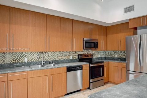 Снять в аренду кондоминиум в Серфсайд, Флорида 4 спальни, 283.91м2, № 1958786 - фото 11