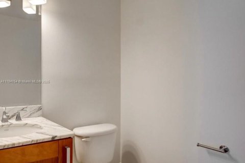 Снять в аренду кондоминиум в Серфсайд, Флорида 4 спальни, 283.91м2, № 1958786 - фото 6