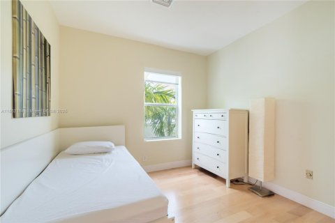 Condominio en venta en Miami Beach, Florida, 2 dormitorios, 79.9 m2 № 1890642 - foto 12