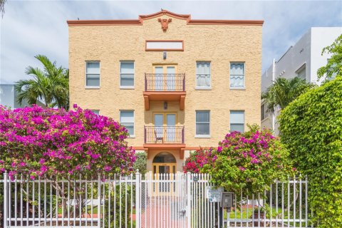 Condominio en venta en Miami Beach, Florida, 2 dormitorios, 79.9 m2 № 1890642 - foto 1