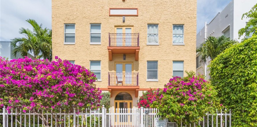 Condominio en Miami Beach, Florida, 2 dormitorios  № 1890642
