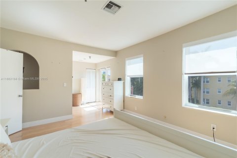 Condominio en venta en Miami Beach, Florida, 2 dormitorios, 79.9 m2 № 1890642 - foto 9
