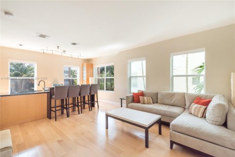 Condominio en venta en Miami Beach, Florida, 2 dormitorios, 79.9 m2 № 1890642 - foto 5