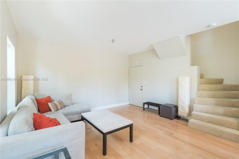 Condominio en venta en Miami Beach, Florida, 2 dormitorios, 79.9 m2 № 1890642 - foto 4
