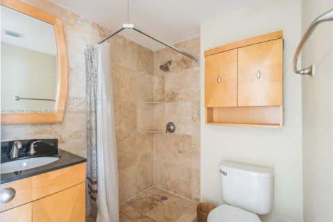 Condominio en venta en Miami Beach, Florida, 2 dormitorios, 79.9 m2 № 1890642 - foto 10